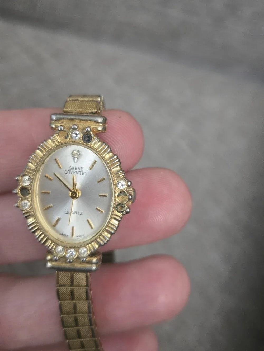 Sarah Coventry Quartz Gold Tone w/Rhinestones Stretch Band Watch